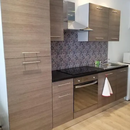 Superbe T3 Avec Parking Et Terrasse En Plein Centre-ville Апартаменты *